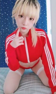 放荡的少妇电影意大利_十万网红美女美酱