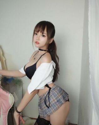 一女被多男玩喷潮3p免费视频_720在线视频观看